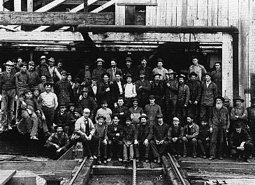 Mill Crew about 1904
